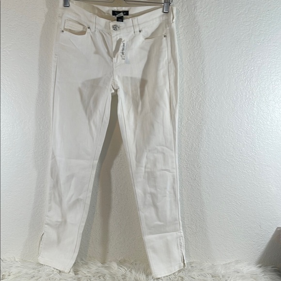 WHITE HOUSE BLACK MARKET Skinny White Jeans with Ankle Zippers Size 4 NEW - Picture 1 of 13
